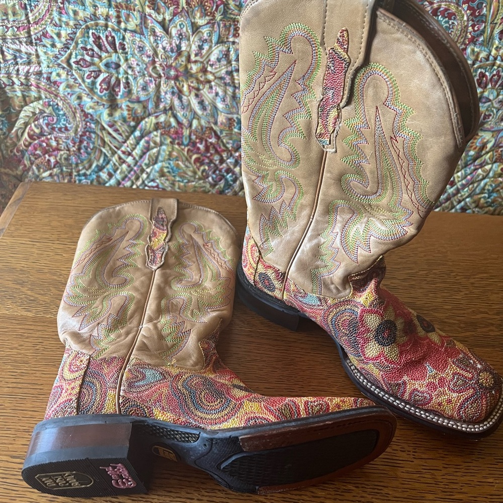 Dan Post beautiful stingray, floral, leather, cowboy boots - Picture 2 of 6